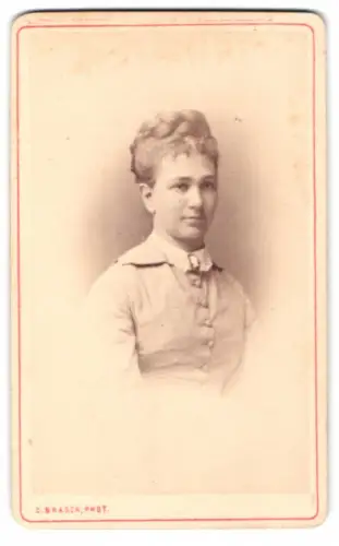 Fotografie C. Brasch, Berlin, Wilhelm-Strasse 58, Porträt einer Frau