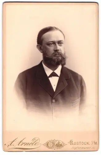 Fotografie A. Arnold, Rostock i. M., Hopfenmarkt 14, Porträt eines bärtigen Mannes