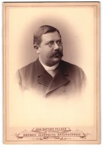 Fotografie Jean Baptiste Feilner, Bremen, Richtweg 6b, Porträt eines Herrn mit Brille