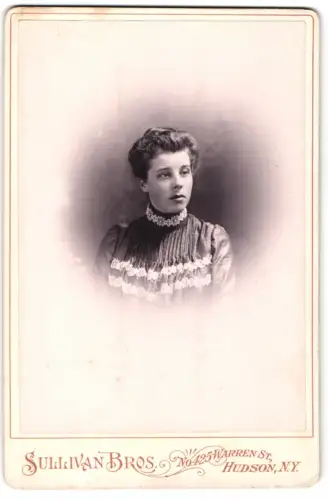 Fotografie Sullivan Bros., Hudson /N. Y., Warren St 425, Porträt einer jungen Frau