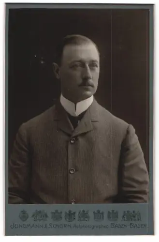 Fotografie Jungmann & Schorn, Baden-Baden, Werderstrasse 3, Porträt eines eleganten Herrn