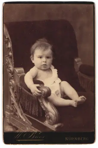 Fotografie H. Biede, Nürnberg, Porträt eines kleinen Kindes