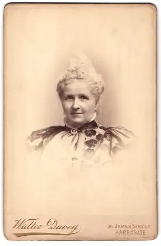 Fotografie Walter Davey, Harrogate, 26 James Street, Porträt einer älteren Dame