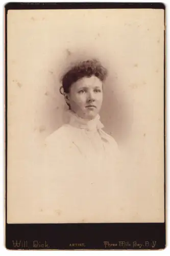 Fotografie Will Dick, Three Mile Bay, Porträt einer jungen Frau