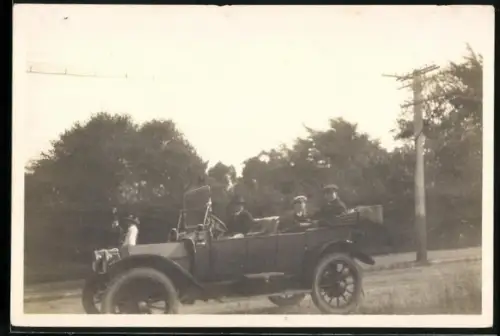 Fotografie Auto Cabriolet mit Karbid-Lampen, Männer bei einer Motorfahrt
