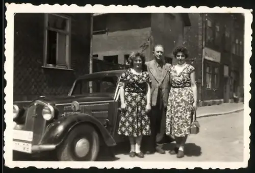 Fotografie Auto DKW, Fahrlehrer & Hausfrauen neben Fahrschulwagen