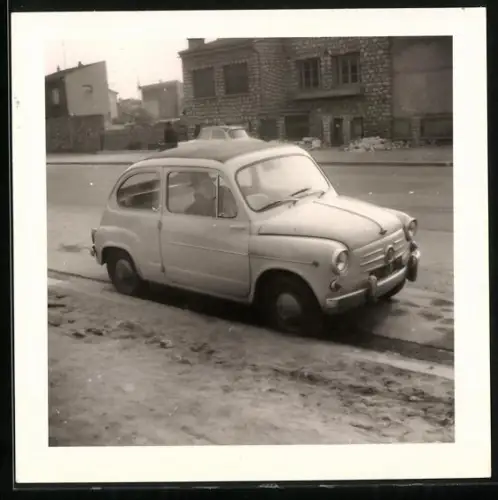 Fotografie Auto Fiat 600, PKW mit Faltdach