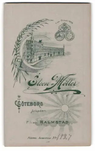 Fotografie Steen-Möller, Göteborg, Ansicht Göteborg, Blick nach dem Atelier mit Strassenpartie und kgl. Wappen