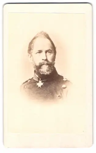 Fotografie Wilhelm von Tümpling, preussischer General der Kavallerie mit Halsorden