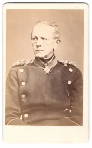 Fotografie Portrait Helmuth Graf von Moltke in Uniform mit Halsorden