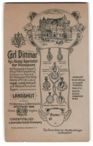Fotografie Carl Dittmar, Landshut, Ansicht Landshut, das Atelierhaus über Ordne und Medaillen