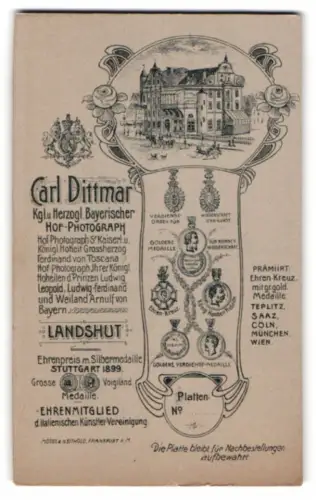 Fotografie Carl Dittmar, Landshut, Ansicht Landshut, Blick nach dem Atelier mit Orden und Medaillen