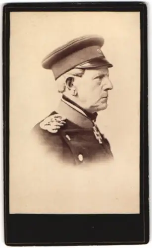 Fotografie Portrait Helmuth Graf von Moltke in Uniform mit Eisernes Kreuz, Seitenprofil