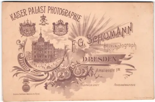 Fotografie F. G. Schumann, Dresden, Ansicht Dresden, kgl. Wappen mit Blick auf das Atelierhaus