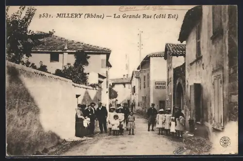 AK Millery /Rhône, La Grande Rue, côté Est