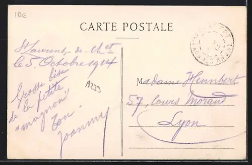 AK Saint-Laurent-de-Chamousset /Rhône, Place des Roches animée avec des passants et des arbres