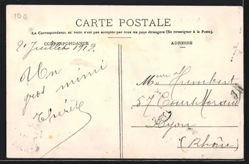 AK Poule /Rhône, Place des Platanes avec l`Hôtel Rochard