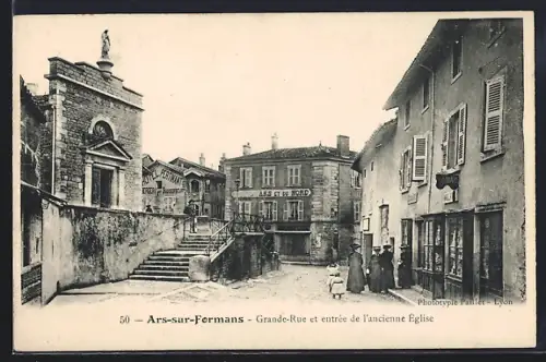 AK Ars-sur-Formans, Grande-Rue et entrée de l`ancienne Église