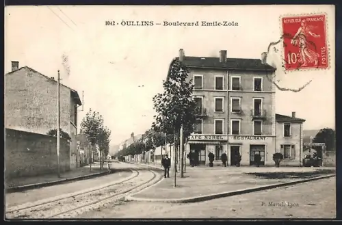 AK Oullins, Boulevard Émile-Zola avec café et restaurant au coin