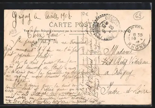 AK Grigny, Rue du Sablon avec passants et bâtiments résidentiels