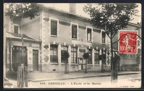 AK Lentilly, L`école et la Mairie