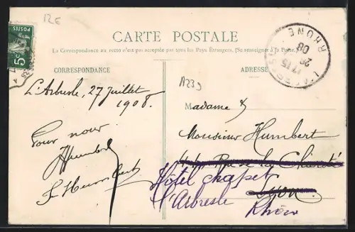 AK L`Arbresle, Place de la Madeleine avec bâtiments et calèche