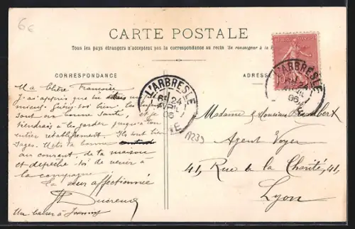AK L`Arbresle, Rue de Bordeaux avec bâtiments et passants