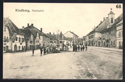 AK Kindberg, Marktplatz mit Denkmal und Kindergruppe