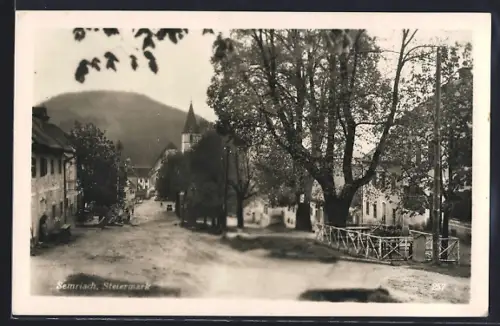 AK Semriach, Steiermark, Strassenpartie mit Blick zum Kirchturm