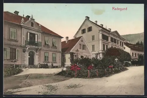 AK Radegund, Strassenpartie mit Anlage m. Kreuz