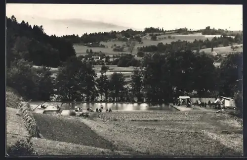 AK Autal, Degens Quellenbad, Freibad mit Gästen, Feldern und Wiesen aus der Vogelschau