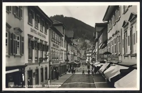 AK Wildbad im Schwarzwald, Wilhelmstrasse, Hotel Gold. Ross, Sporthaus Sixt u.a.
