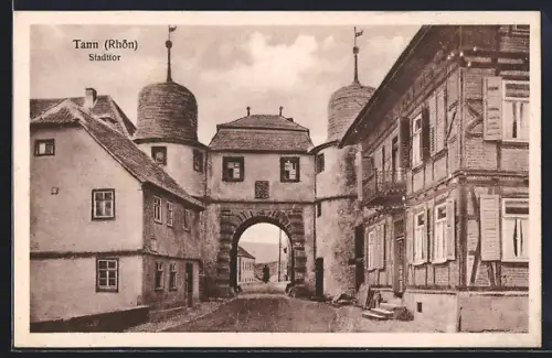 AK Tann /Rhön, Stadttor mit Durchblick