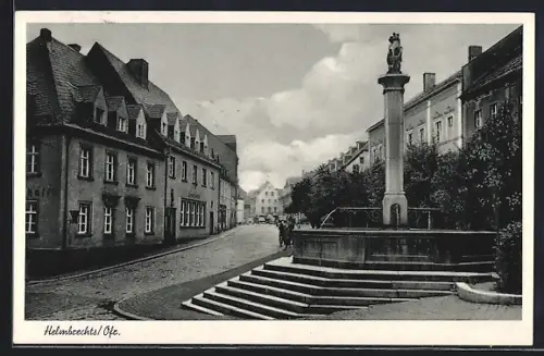 AK Helmbrechts /Ofr., Strassenpartie mit Kaffee und Säulendenkmal