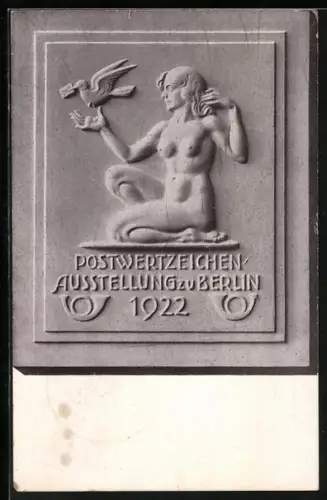 AK Berlin, Postwertzeichen Ausstellung 1922, kniende nackte Frau mit Brieftaube