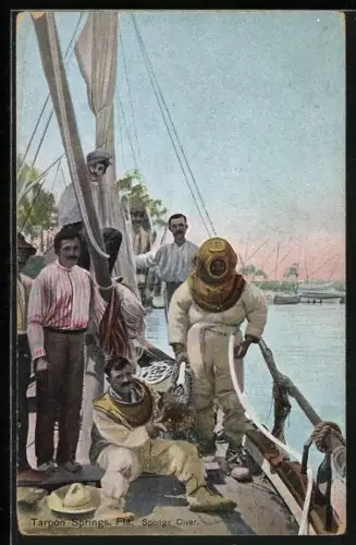 AK Tarpon Springs, FA, Taucher in Tauchanzug an Bord eines Schiffes
