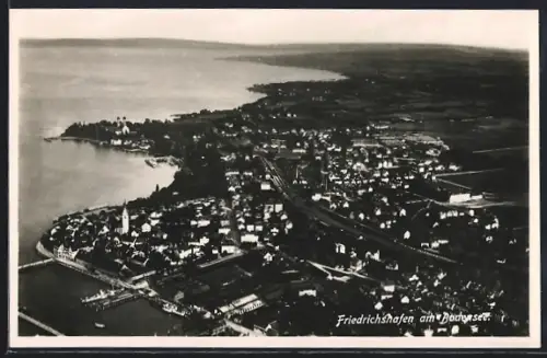 AK Friedrichshafen am Bodensee, Luftaufnahme, Stadtansicht, Ufer, Hafen