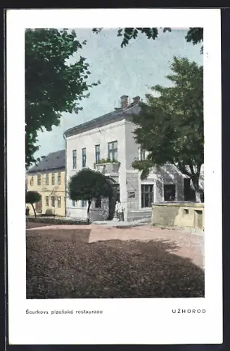 AK Bátyu, Strassenpartie mit Dorfkirche und Teich