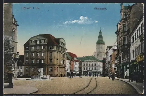 AK Döbeln i. Sa., Obermarkt mit Geschäften und Brunnen