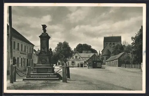AK Schönhausen / Elbe, Dorfansicht mit Denkmal