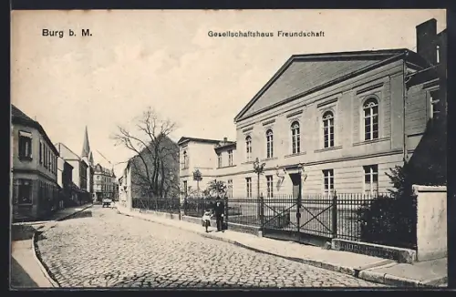 AK Burg / Magdeburg, Strassenpartie am Gesellschaftshaus Freundschaft
