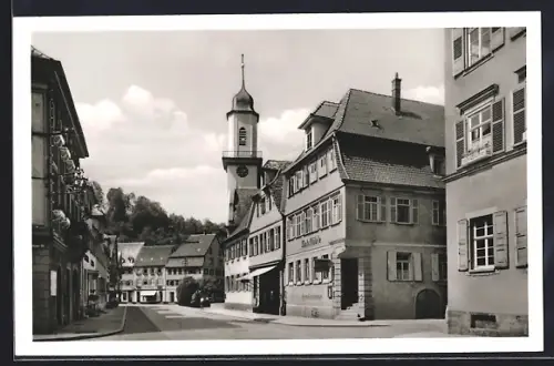 AK Neuenbürg /Schwarzwald, Marktstrasse mit Gasthaus Ratsstüble