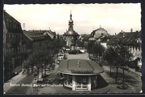 AK Rastatt /Baden, Blick zur Stadtkirche mit Verkehrsbüro