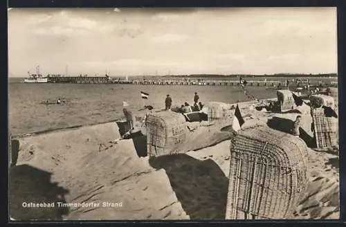 AK Timmendorfer Strand, Strandszene mit Badegästen