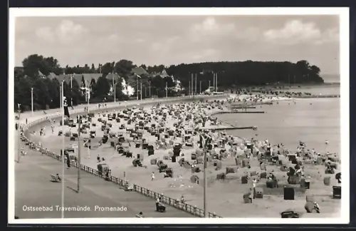 AK Travemünde, Promenade mit Badegästen, 