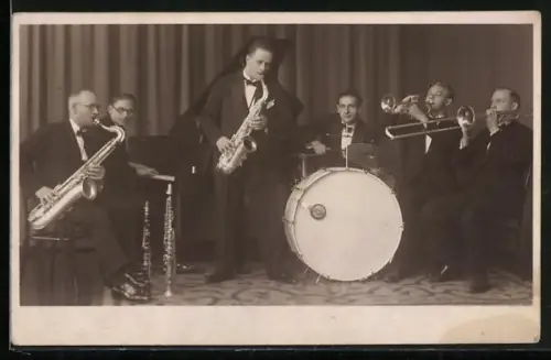 Foto-AK Musikanten mit Trommel und Blasinstrumenten