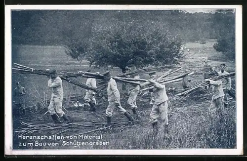 AK Pioniere beim Heranschaffen von Material zum Bau von Schützengräben