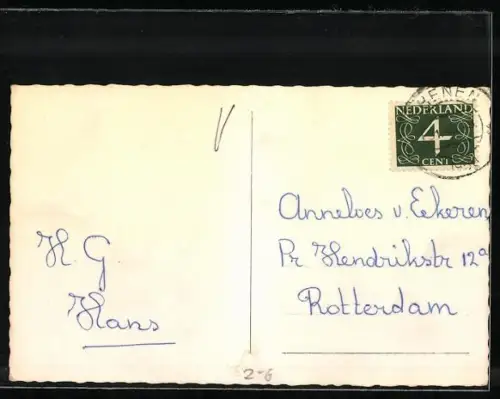 AK Frau mit einer Katze auf dem Schoss hält einen Brief in der Hand, Postzegeltaal