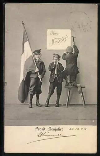 AK Prosit Neujahr, Kindersoldaten in Uniform und mit Flagge