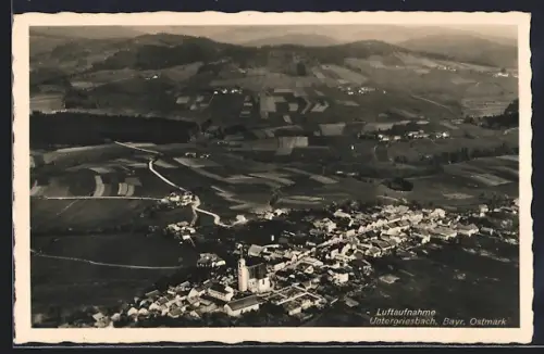 AK Untergriesbach /Bayr. Ostmark, Ortsansicht mit Kirche, Fliegeraufnahme